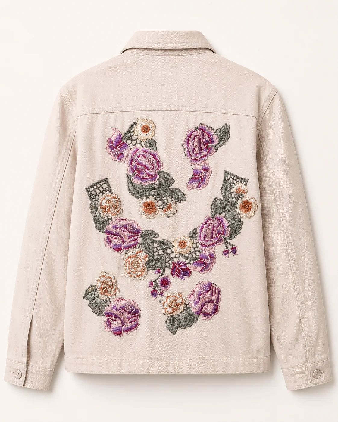 Chaqueta beige con flores moradas bordadas