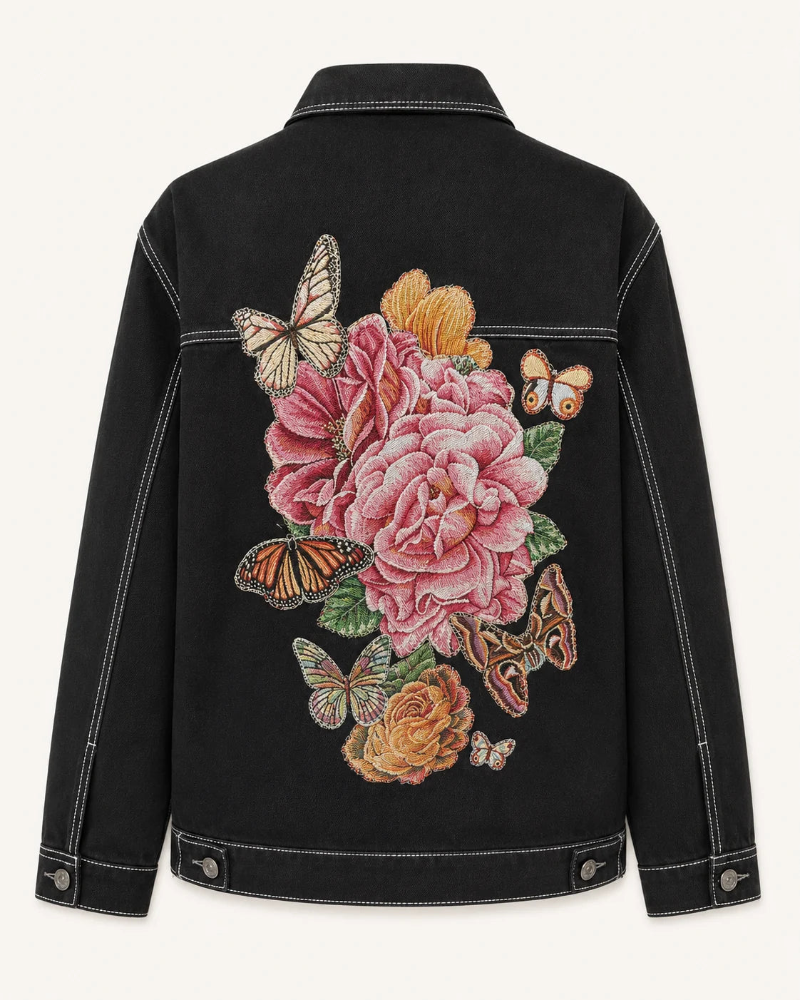 Chaqueta negra con flores y mariposas multicolor