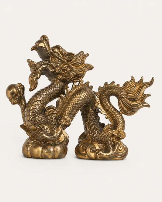 Dragón dorado decorativo