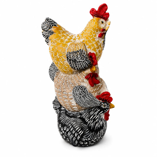 Figura de gallinas apiladas en color