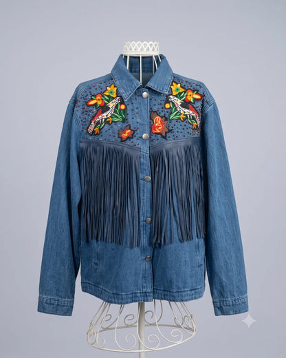 Chaqueta de denim azul con flecos y bordados
