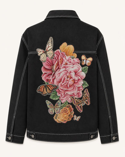 Chaqueta negra con flores y mariposas multicolor
