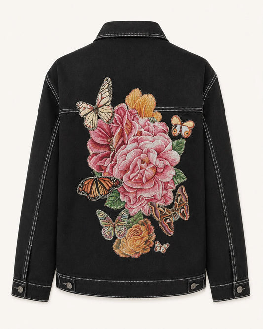 Chaqueta negra con flores y mariposas multicolor