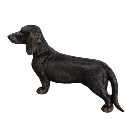 Figura de perro salchicha en marmolina de tono oscuro, vista lateral completa